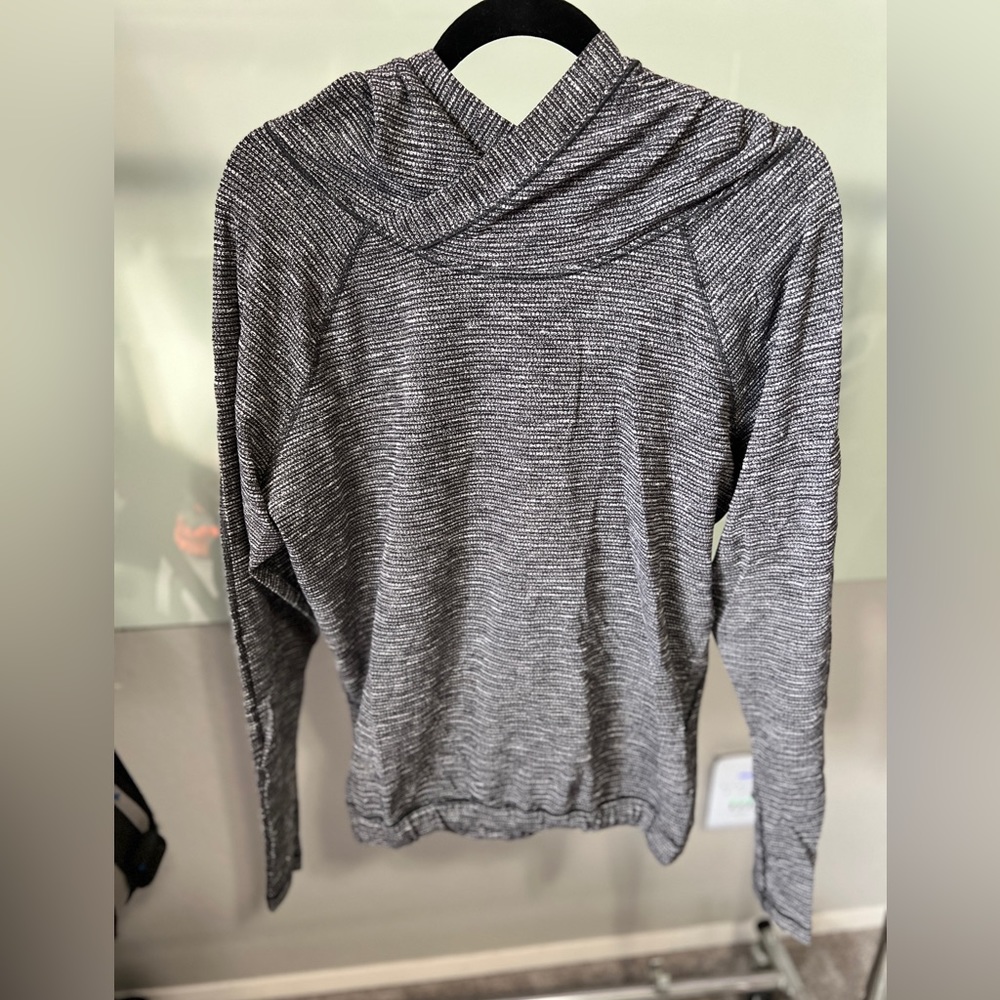 Lululemon longsleeve hooded top size 6 black/grey